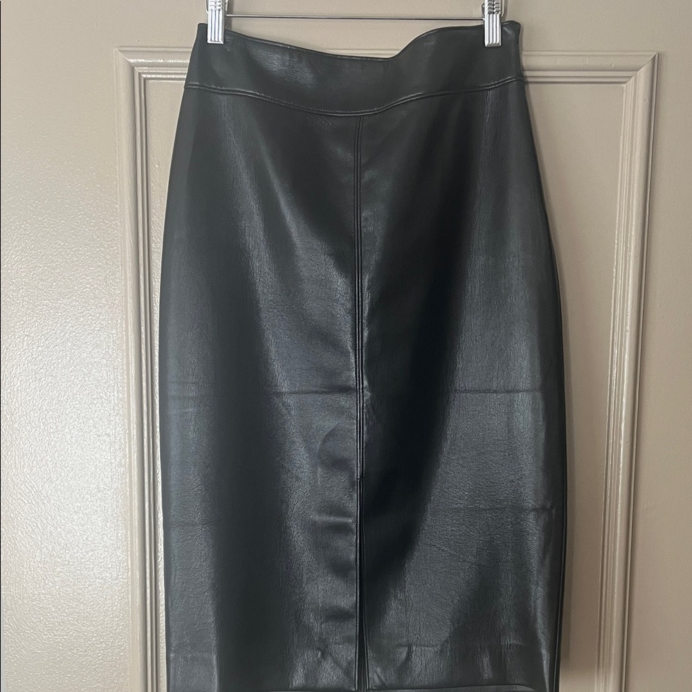 Aritzia (Babaton) Vegan Black Leather Skirt - Size 8